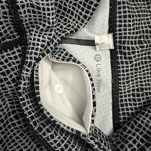 Lululemon Black White Stretch Compression Leggings Pocket 2 - Picture 2 of 11
